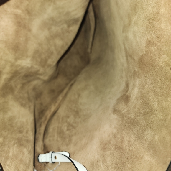 Burberry large grommet crossbody sling bag - Picture 8 of 8